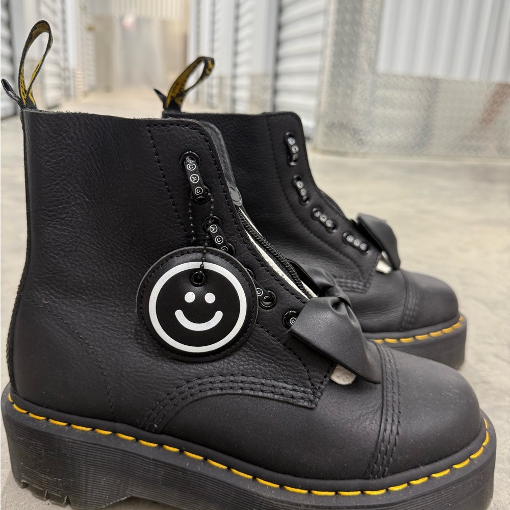 Dr. Martens Lazy Oaf x
Sinclair Low Platform Boot 'Black